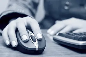 Female Computer User Drucke: Female hand holding computer mouse