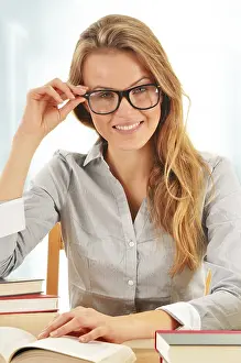 Female Student Learning Drucke: Female student learning in the library
