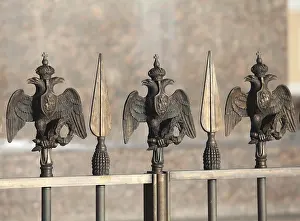 Natural Environment Animal Photography Drucke: Fence decorations with Russian Double Headed Eagle close to