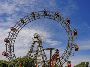 Vienna Ferris Wheel Drucke: Ferris wheel and roller coaster