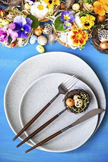 Festive Holiday Decor Drucke: Festive table setting for Easter holiday dinner decorated with flowers and eggs