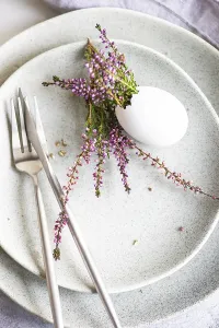 Decorated Easter Eggs Drucke: Festive table setting for holiday Easter dinner decorated with eggs