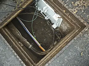Telecommunication Technology Drucke: Fiber optic cables for online communication