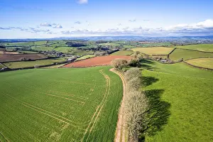 British Agricultural Landscape Drucke: Fields and Farmlands in spring from a drone