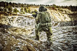 Special Unit Fighter Drucke: The fighter of a special unit performs a dangerous mission