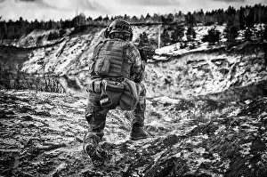 Special Unit Fighter Drucke: The fighter of a special unit performs a dangerous mission