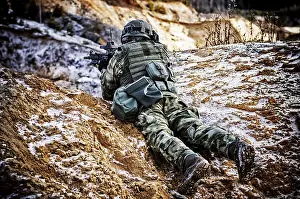 Special Unit Fighter Drucke: The fighter of a special unit performs a dangerous mission