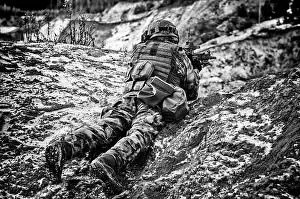 Special Unit Fighter Drucke: The fighter of a special unit performs a dangerous mission