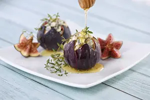 Exotic Fruit Desserts Drucke: Figs stuffed with blue cheese and thyme