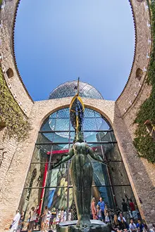 Drucke von FIGUERAS - 15. JULI: Details aus Dalis Museum, eröffnet am 28. September 1974 und beherbergt die größte Sammlung von Werken von Salvador Dali am 15 Salvador Dali Drucke: FIGUERAS - 15. JULI: Details aus Dalis Museum