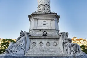 Historic City Center Lisbon Drucke: Figures at the base of the statue of Pedro IV