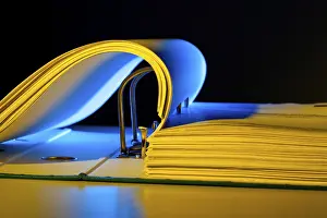 European Contract Files Drucke: A file folder with documents and papers