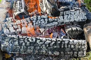 Deserted Campfire Drucke: Fire in a fireplace