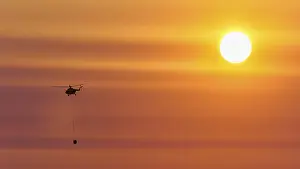 Travel Photography Crete Greece Drucke: Firefighting helicopter in sunset