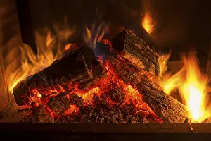 Deserted Campfire Scene Drucke: Fireplace