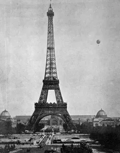 Einer der ersten Halbtöne ist die Eiffelturm
