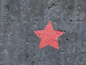 Red Star Symbol Drucke: Five-pointed red star on a black background