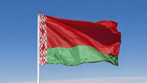 Empty Landscape With Flag Drucke: The flag of Belarus flutters in the wind