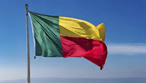 Isolated National Colors Drucke: The flag of Benin flutters in the wind