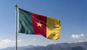 Central Africa Flags Drucke: The flag of Cameroon, fluttering in the wind