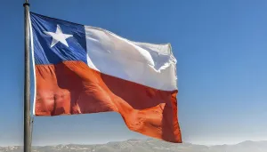 Isolated National Emblem Drucke: The flag of Chile flutters in the wind