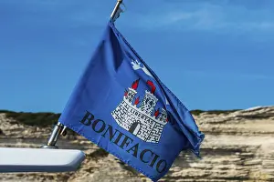 Chalk Cliffs France Drucke: Flag and coat of Bonifacio, chalk cliffs