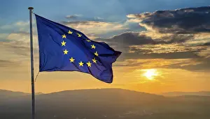 Isolated National Emblem Drucke: The flag of the EU flutters in the wind