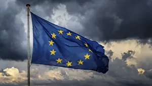 EU Flag Symbol Drucke: The flag of the EU flutters in the wind