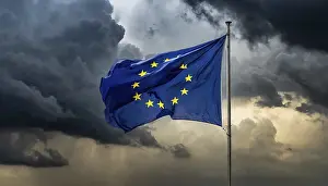 EU Nationality Symbol Drucke: The flag of the EU flutters in the wind