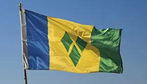 Caribbean National Flag Drucke: The flag of the Grenadines flutters in the wind