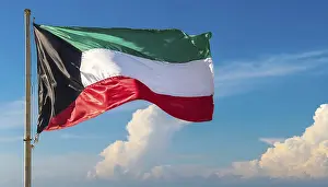 Western Asia State Flags Drucke: The flag of Kuwait flutters in the wind