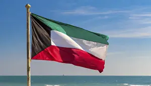 Asian National Flags Drucke: The flag of Kuwait flutters in the wind