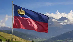 Drucke von Die Flagge von Liechtenstein flattert im Wind Liechtenstein Drucke: Die Flagge von Liechtenstein flattert im Wind.