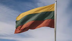 Baltic State Flags Drucke: The flag of Lithuania flutters in the wind