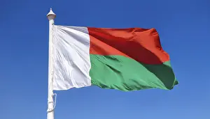 Flag Fluttering In Wind Drucke: The flag of Madagascar, fluttering in the wind