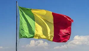 Isolated National Emblem Drucke: The flag of Mali, fluttering in the wind