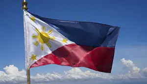 Blue Sky National Emblem Drucke: The flag of the Philippines, fluttering in the wind