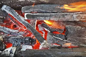 Red Hot Charcoal Drucke: Flame over burning charcoal at close range