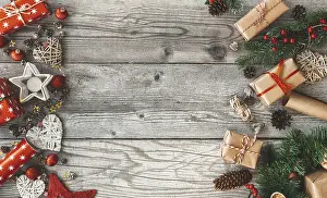 Christmas Composition Drucke: Flat lay Christmas composition with handcraft gift boxes