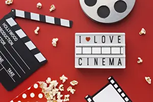 Red Background Concept Image Drucke: Flat lay cinema elements red background