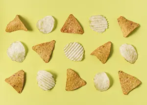High Quality Food Photography Drucke: Flat lay nacho chips with potato chips