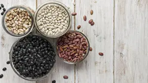 Colorful Spice Collection Drucke: Flat lay raw beans mix