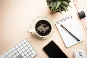 Office Work Setup Drucke: Flat lay or top view office table desk