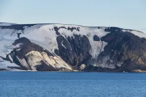 Table Mountains Russia Drucke: Flat table mountains covered with ice