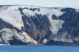 Franz Josef Land Archipelago Drucke: Flat table mountains covered with ice