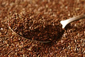 Healthy Eating Essentials Drucke: Flax seed with spoon