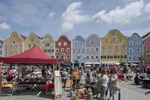 Late Baroque Houses Drucke: Flea market on the Upper Town Square