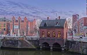Historic German City Center Drucke: The Fleetschlosschen, a restaurant