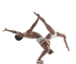 Circus Artist Performance Drucke: Two flexible acrobats posing in studio