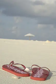 Maldives Beach Drucke: Flip-flops on the beach, Diffushi Island